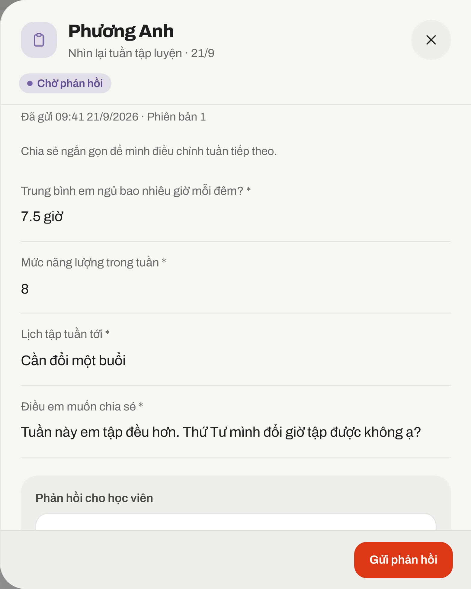 Câu trả lời check-in của Phương Anh: ngủ 7.5 giờ mỗi đêm, năng lượng 8, lịch tập tuần tới cần đổi một buổi và lời nhắn xin đổi giờ tập thứ Tư